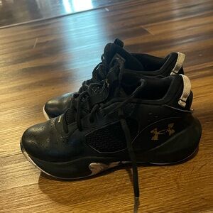 Under Armour Boys Basketball shoes 3Y